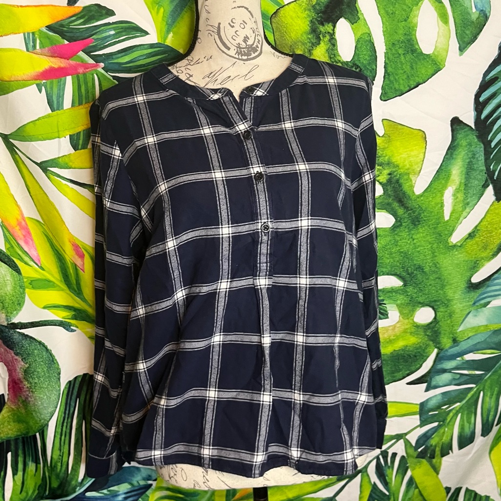 Eddie Bauer Medium Navy White Cotton Flannel Midwest Button Down Casual Shirt